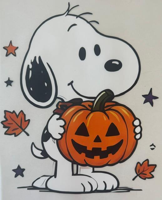 Snoopy - holding big pumpkin