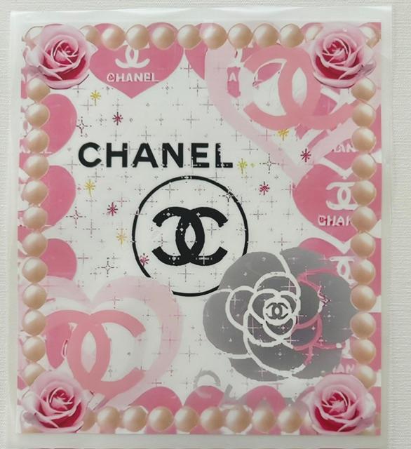 Chanel, pearls