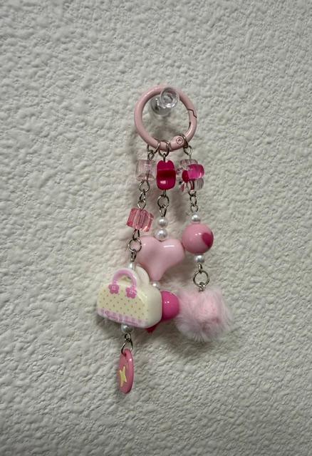 Pink charm attachment, white/pink purse, hearts